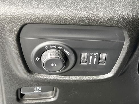 Used 2022 Jeep Grand Cherokee Overland w/ Luxury Tech Group IV image 10