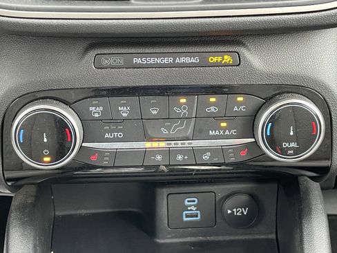 Used 2022 Ford Escape SE w/ Cold Weather Package image 24