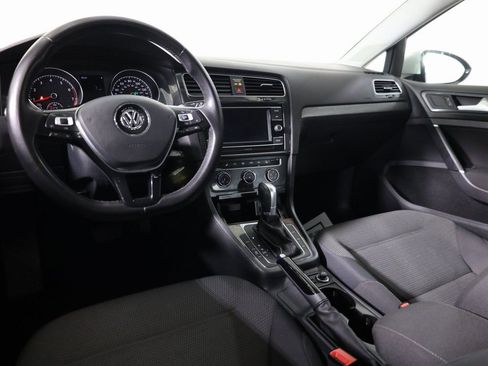 Used 2018 Volkswagen Golf S image 31