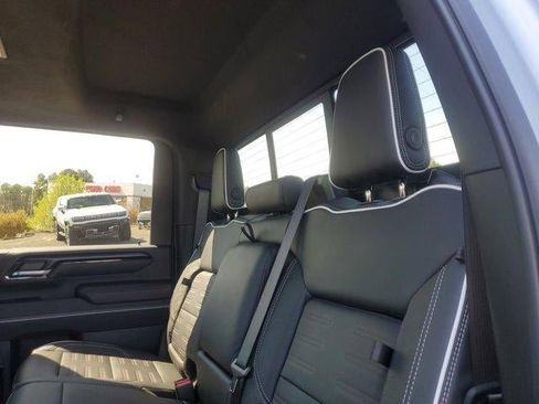 Used 2026 GMC Sierra 2500 AT4X image 11