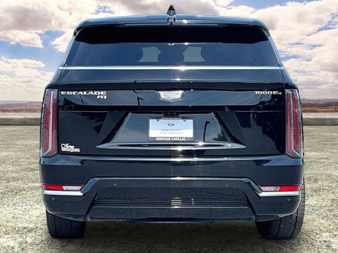Certified 2025 Cadillac Escalade IQ Luxury 2 w/ LPO, Premium Carpet Package AWD/4WD image 6