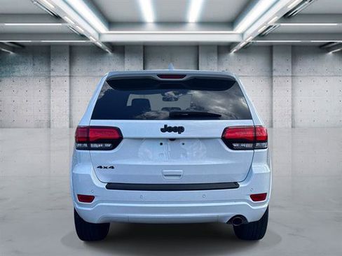 Used 2022 Jeep Grand Cherokee Laredo X AWD/4WD image 5