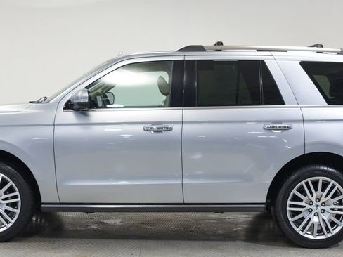 Used 2024 Ford Expedition Limited AWD/4WD image 4