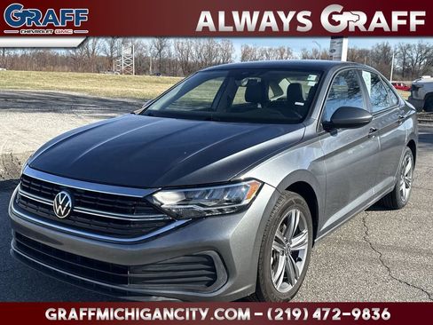 Used 2024 Volkswagen Jetta SE FWD image 2