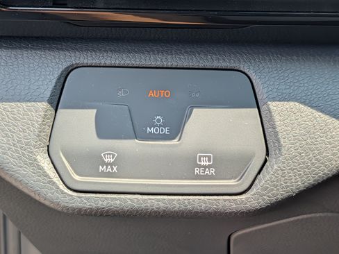 Used 2023 Volkswagen ID.4 2WD image 18