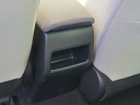 Used 2021 Toyota Corolla LE FWD image 14