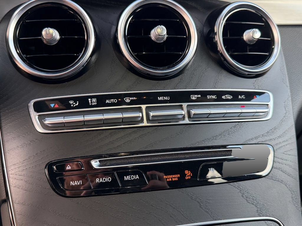Used 2019 Mercedes-Benz GLC 300 4MATIC image 17