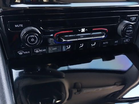 Certified 2023 Jeep Grand Cherokee Laredo image 27