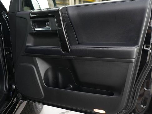 Used 2019 Toyota 4Runner Limited w/ Four Season Floor Mat Package AWD/4WD image 9