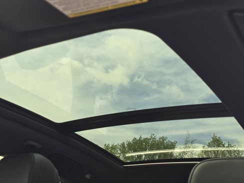 New 2025 Porsche Macan image 13