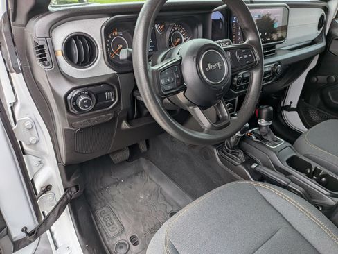 Used 2024 Jeep Gladiator Sport AWD/4WD image 10