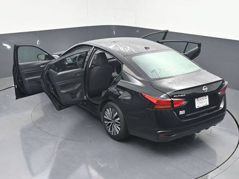 Used 2024 Nissan Altima 2.5 SV FWD image 44