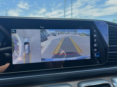 Used 2023 Mercedes-Benz GLC 300 4MATIC w/ Pinnacle Trim Package image 25