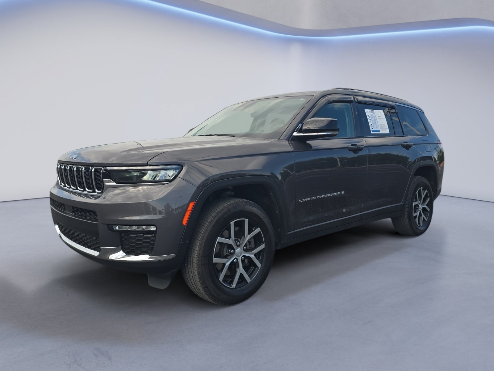 Used 2024 Jeep Grand Cherokee L Limited AWD/4WD image 1