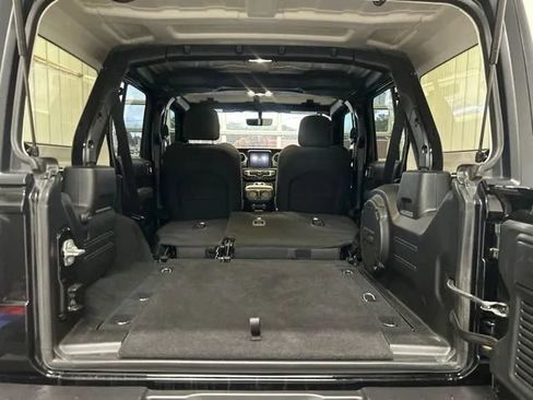 Used 2023 Jeep Wrangler Unlimited Sahara AWD/4WD image 16