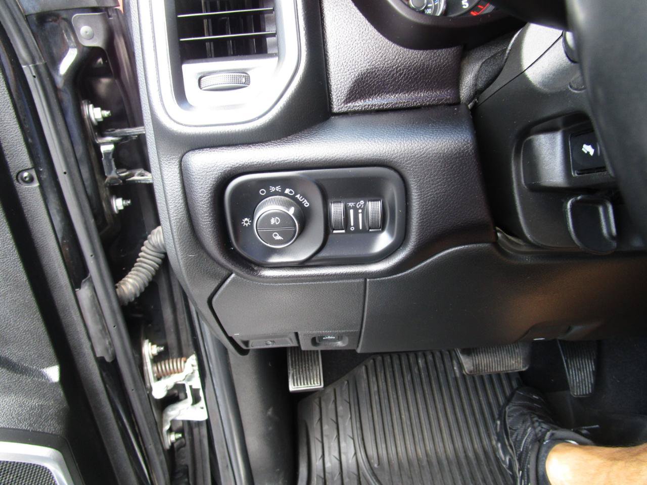 Used 2022 RAM 2500 Laramie w/ Night Edition AWD/4WD image 18