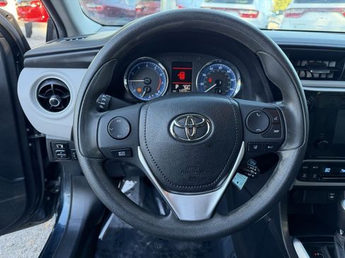 Used 2018 Toyota Corolla LE image 16