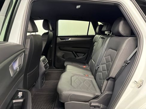 Used 2025 Volkswagen Atlas Cross Sport SE AWD/4WD image 26