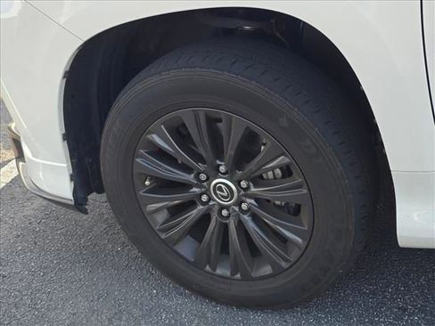 Used 2023 Lexus GX 460 Premium w/ Accessory Package AWD/4WD image 26