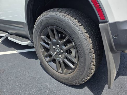 Used 2023 Land Rover Defender 110 S image 7