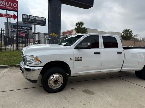 Used 2018 RAM 3500 Tradesman w/ Chrome Appearance Group image 4
