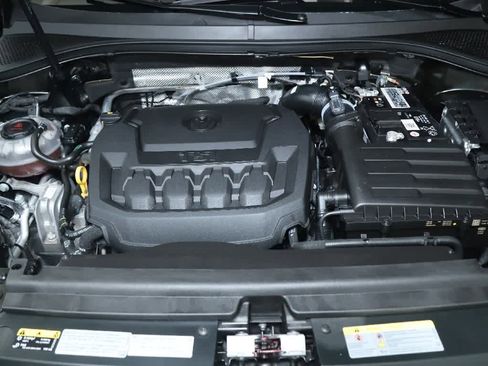 Certified 2022 Volkswagen Tiguan SEL R-Line image 37