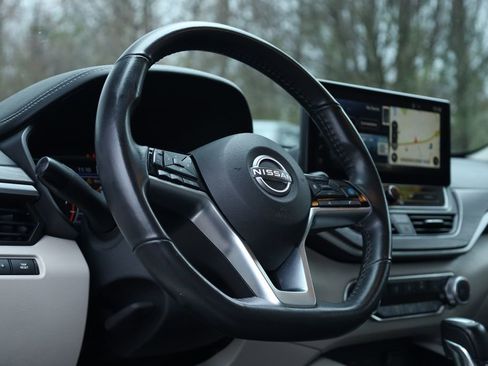 Used 2024 Nissan Altima 2.5 SV w/ SV Premium Package image 23