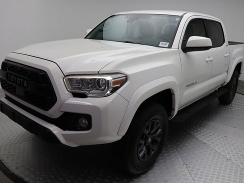 Certified 2020 Toyota Tacoma SR5 image 2
