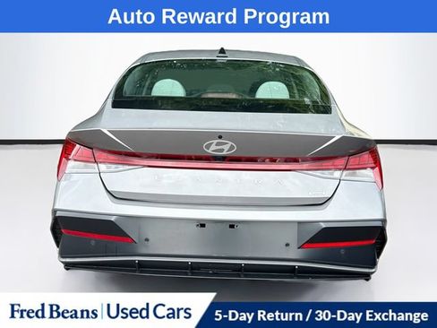 Certified 2024 Hyundai Elantra Limited FWD image 8