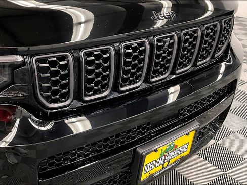 Used 2023 Jeep Grand Cherokee L Summit AWD/4WD image 35