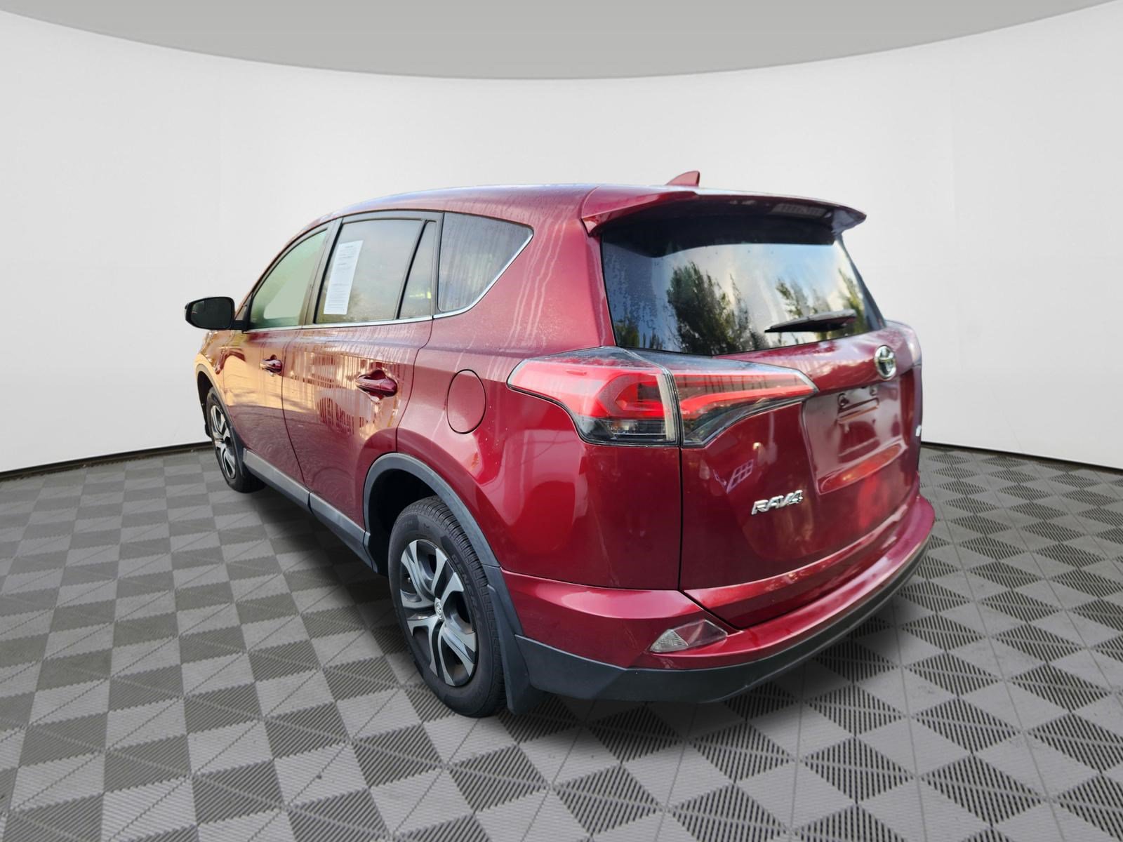 Used 2018 Toyota RAV4 LE w/ All Weather Liner Package AWD/4WD image 3