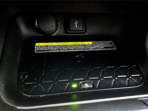 Used 2021 Toyota RAV4 XLE Premium AWD/4WD image 35