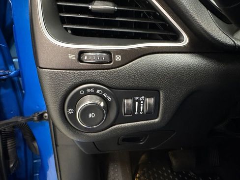 Used 2022 Jeep Cherokee Trailhawk AWD/4WD image 26