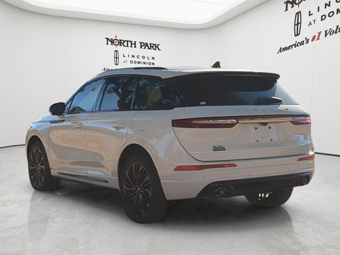 New 2026 Lincoln Corsair Reserve w/ Jet Appearance Package FWD image 5