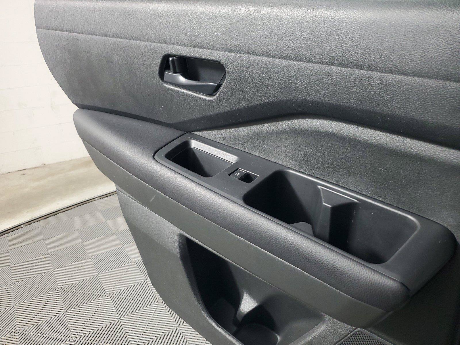 Used 2025 Nissan Pathfinder SV FWD image 16