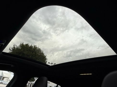 Used 2025 Mercedes-Benz GLC 300 4MATIC image 24