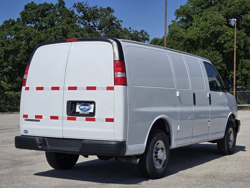 Used 2021 Chevrolet Express 2500 RWD image 7