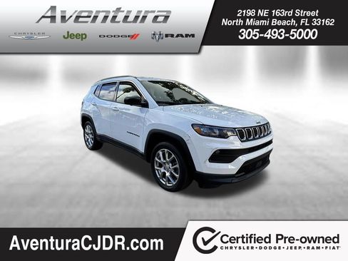 Used 2024 Jeep Compass Latitude AWD/4WD image 1