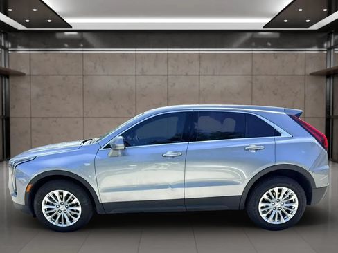 Used 2024 Cadillac XT4 Luxury w/ Cold Weather Package FWD image 6