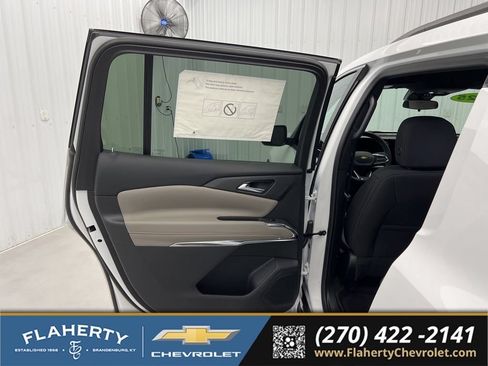 Used 2025 Chevrolet Traverse LT w/ Driver Confidence Package FWD image 10