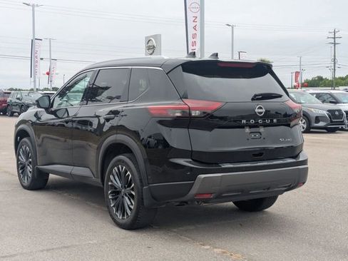 Used 2025 Nissan Rogue SL w/ Tech Package AWD/4WD image 5