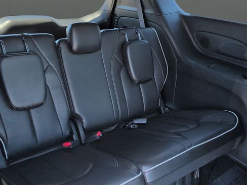 Used 2025 Chrysler Pacifica Limited FWD image 30
