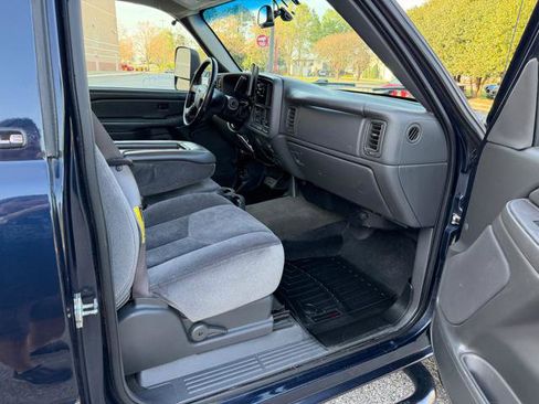 Used 2006 GMC Sierra 2500 SLE w/ Snow Plow Prep Package image 17