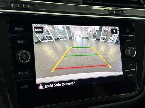 Used 2019 Volkswagen Tiguan SE w/ Panoramic Sunroof Package AWD/4WD image 18