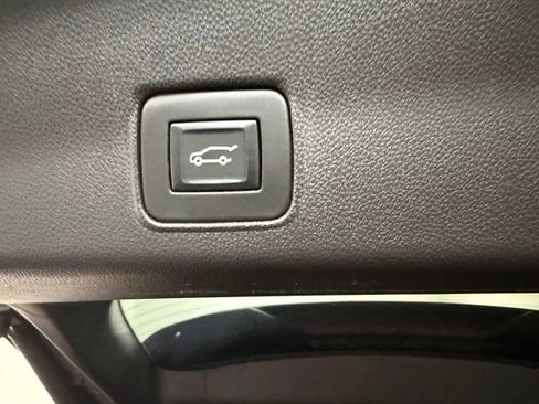 Used 2022 Chevrolet TrailBlazer RS w/ Sun and Liftgate Package FWD image 32