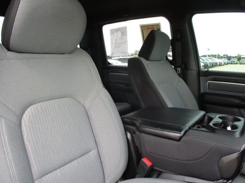 Used 2022 RAM 1500 Big Horn AWD/4WD image 38