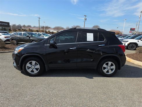 Used 2020 Chevrolet Trax LT w/ Driver Confidence Package image 8