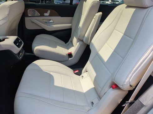 Certified 2024 Mercedes-Benz GLS 450 4MATIC image 31