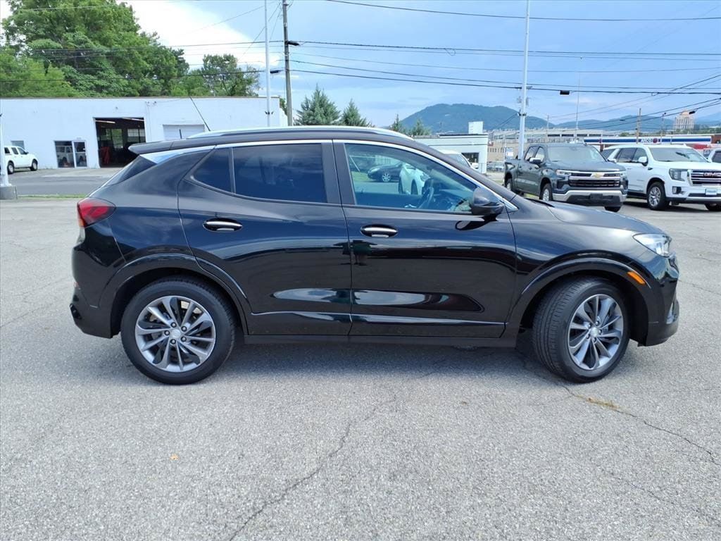 Used 2023 Buick Encore GX Select w/ Experience Buick Package FWD image 3
