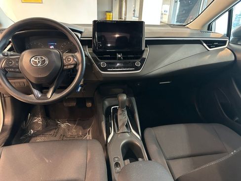 Used 2025 Toyota Corolla LE image 34
